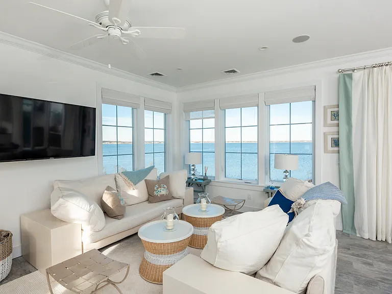 1025 Flying Point Rd — Photo 7