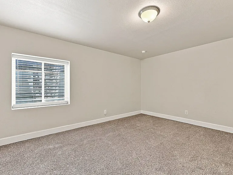 2202 Hanham Dr — Photo 27