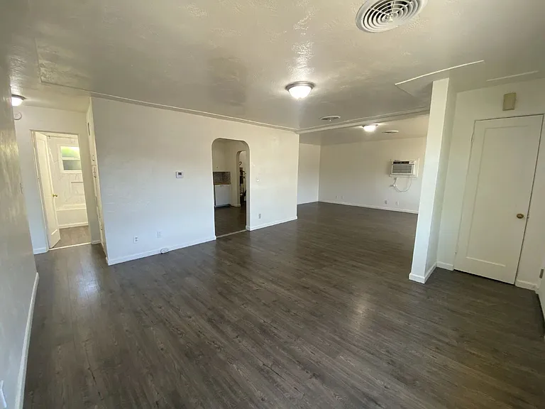 563 W Center St — Photo 8