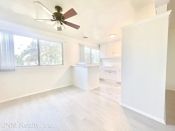 3rd image of 6019 Cahuenga Blvd Unit 1