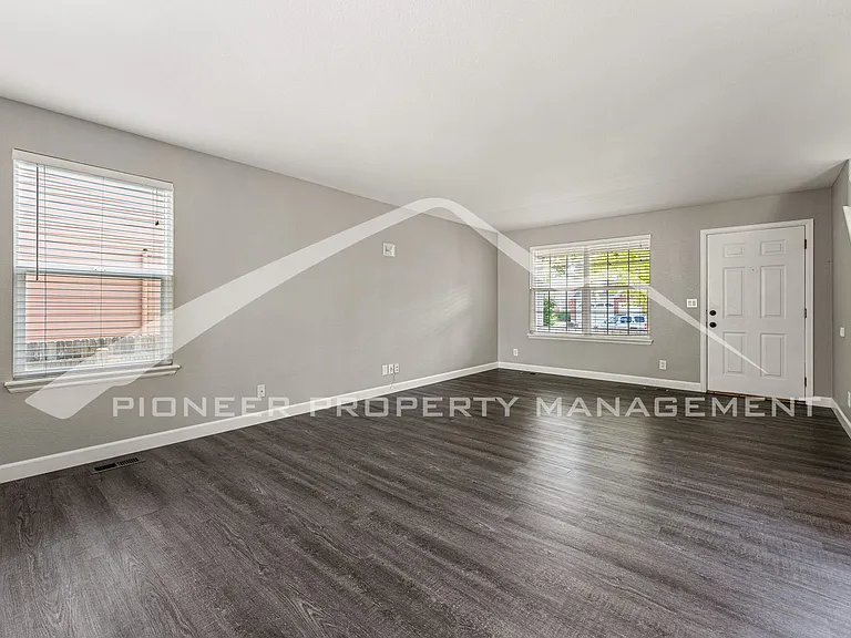 2649 Fernwood Pl — Photo 3