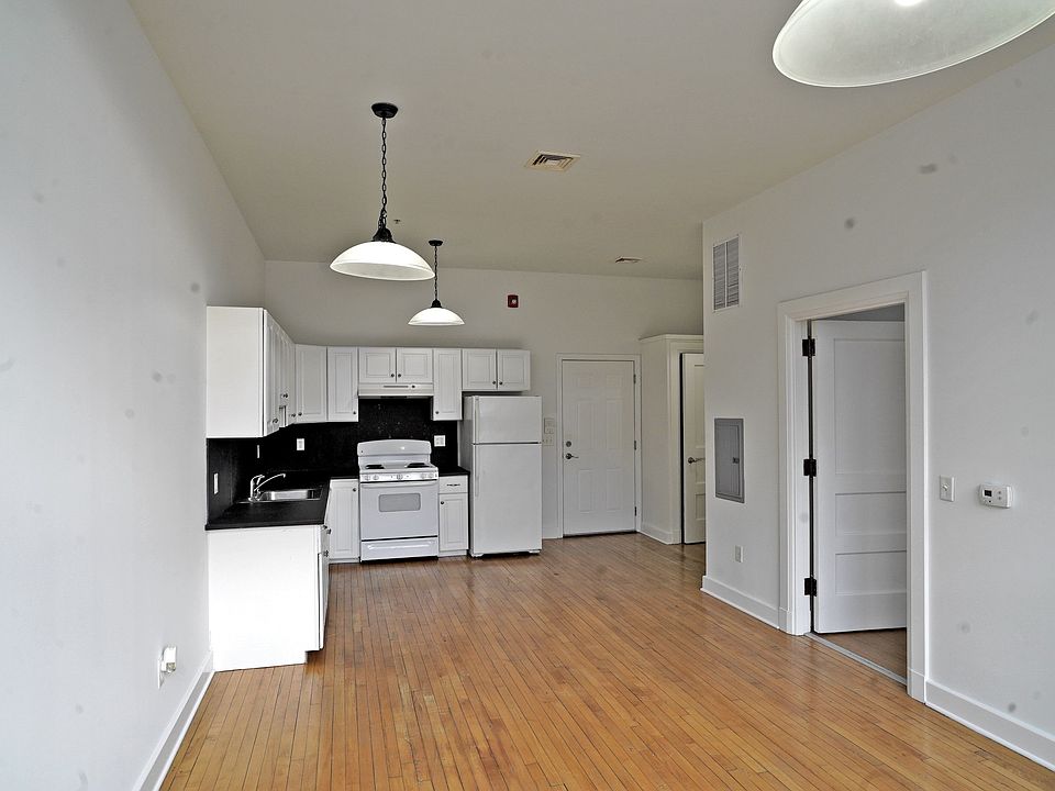 2nd image of 332 Wells St #1B-1Ba-800Sqft