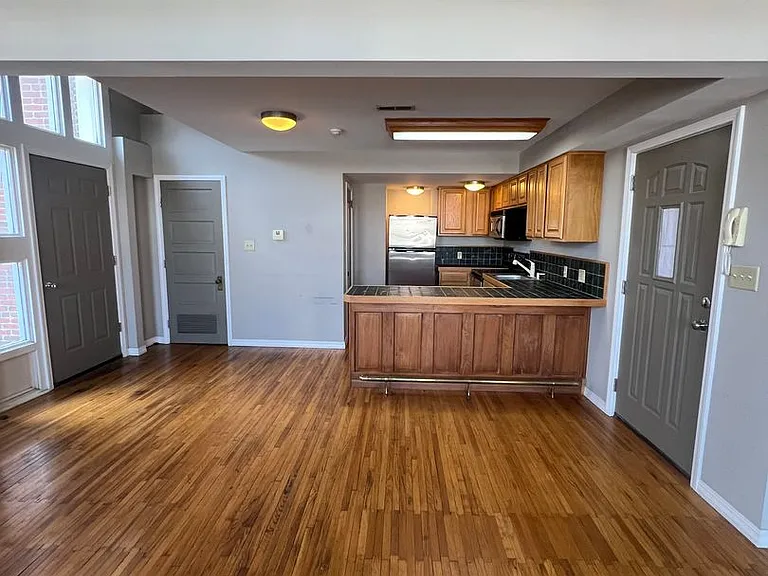 313 Park Central E #303 — Photo 8