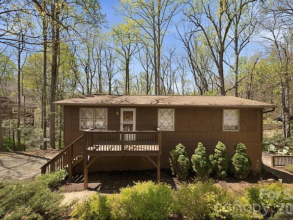 3rd image of 806 Dogwood Rd