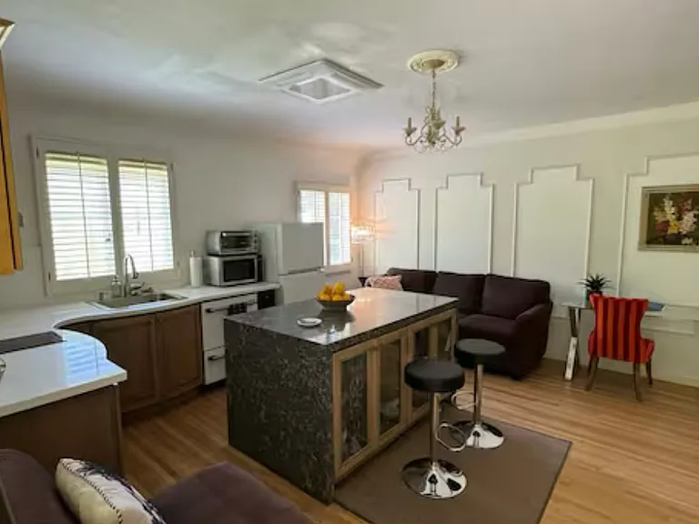 Huntington Cir — Photo 9