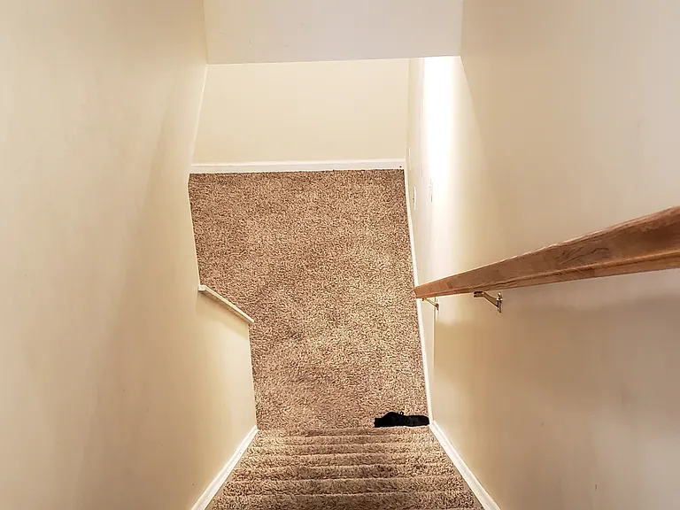 836 W Locust St — Photo 3