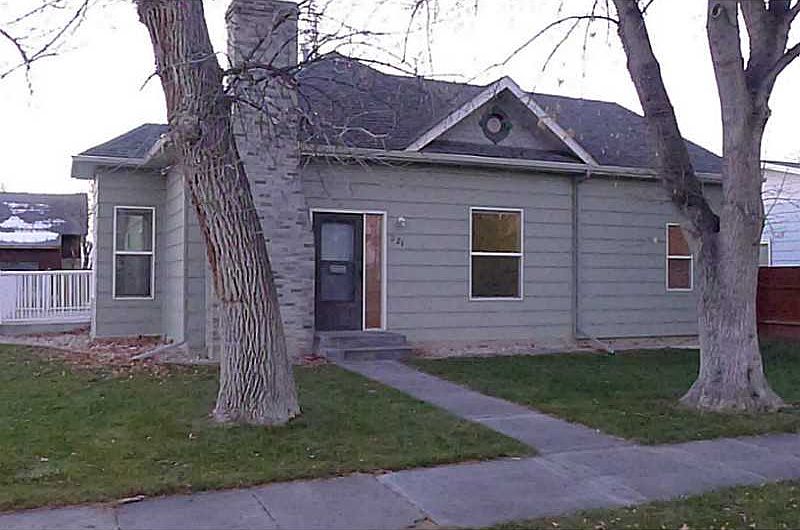 1st image of 221 1st St SE