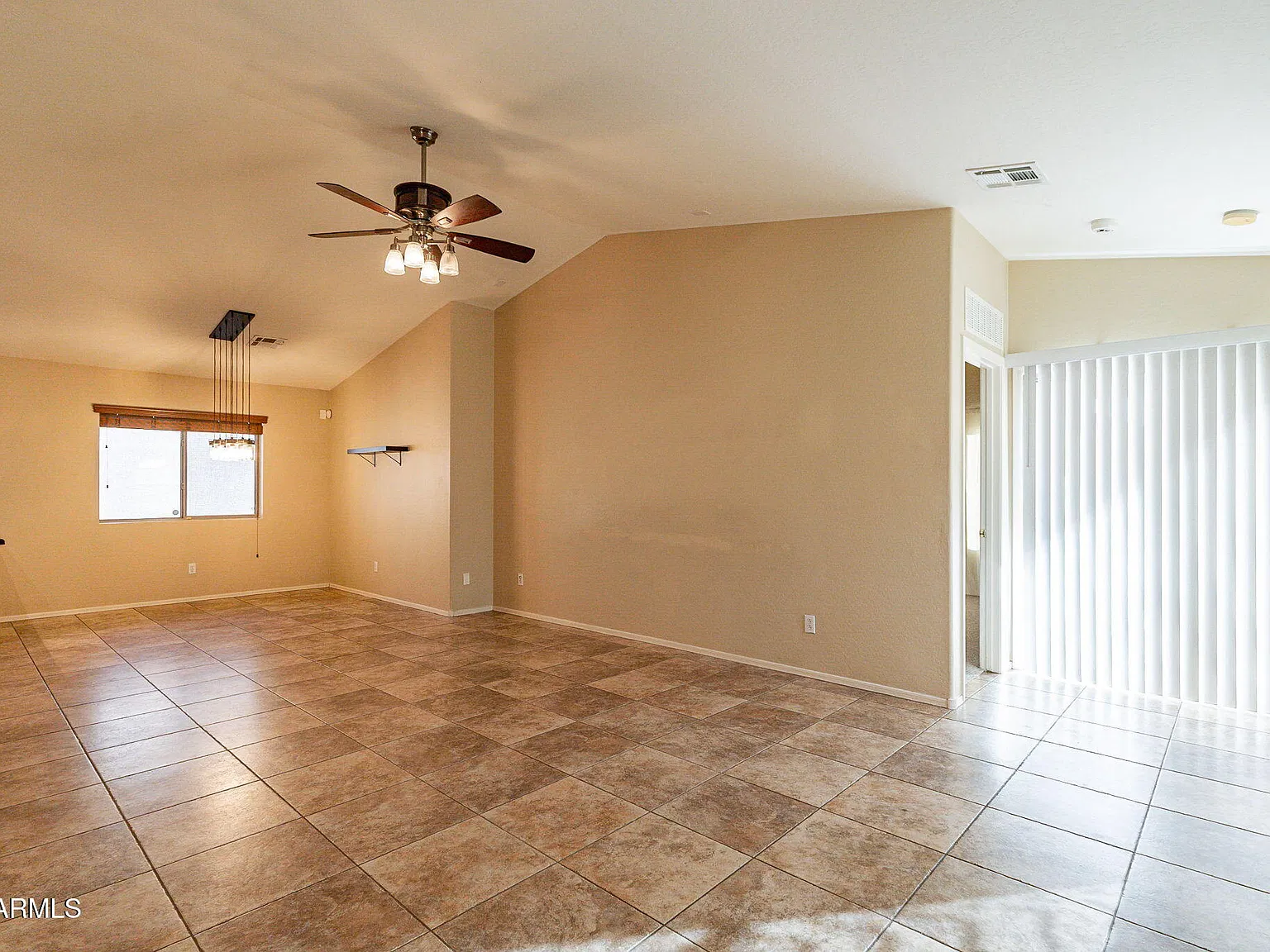 3 bed, 2.0 bath, 1528 sqft, $1,550 — Photo 2