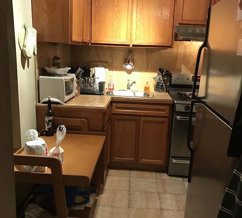 2nd image of 423 Lincoln Pl