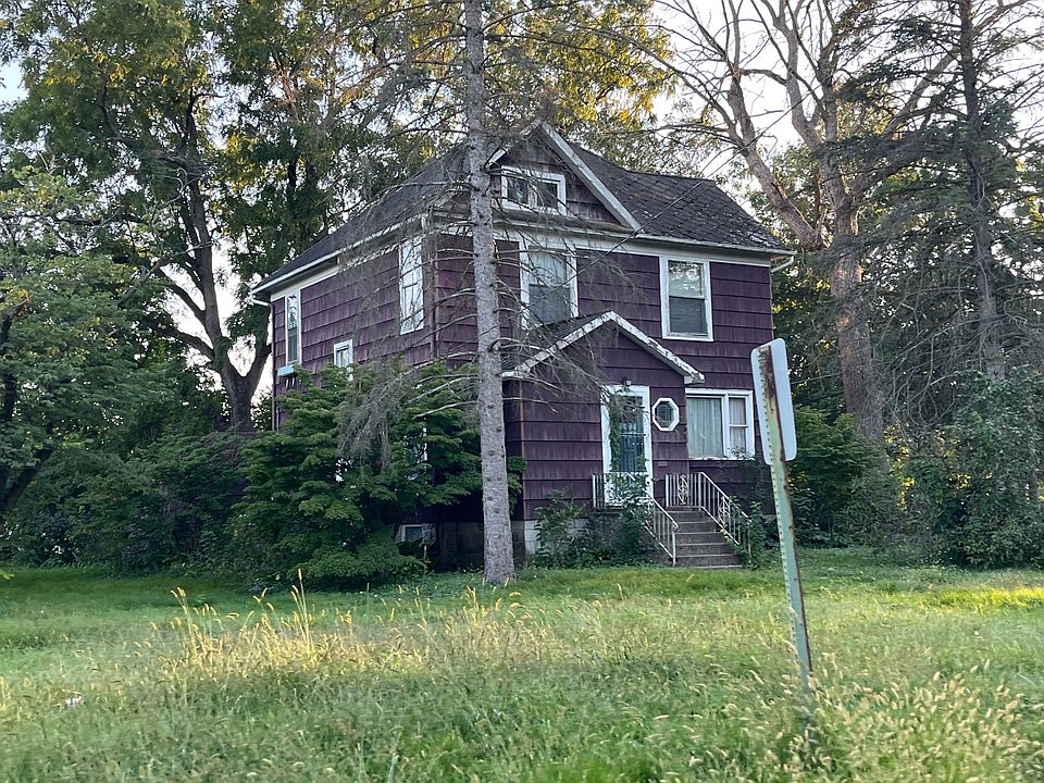 2nd image of 703 E Maple St