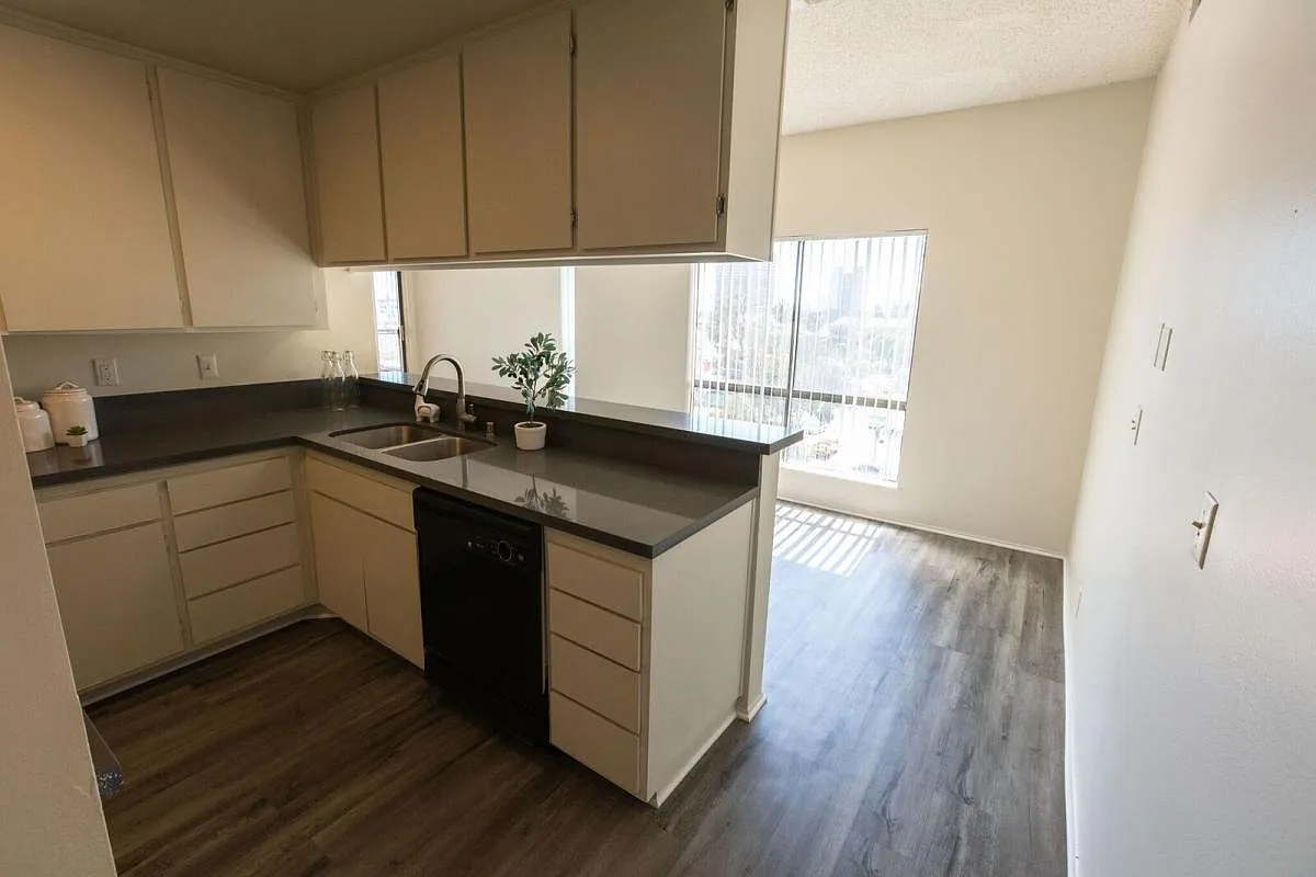 747 Gayley Ave — Photo 1