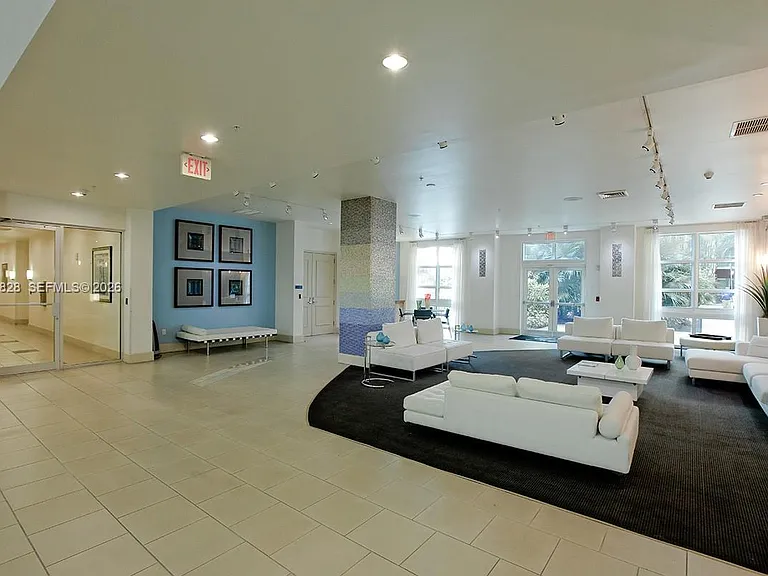 2000 N Bayshore Dr #211 — Photo 19