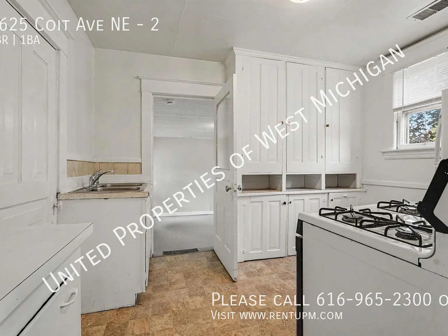Available Now! | 2 bedroom, 1 Bathroom Upper Level Apartment in the Creston Neighborhood | Fenced... — Photo 4