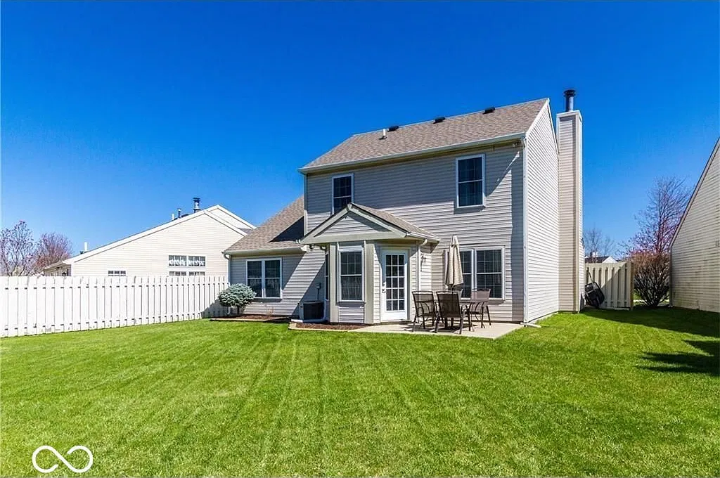 3 bed, 3.0 bath, 1516 sqft, $2,300 — Photo 2