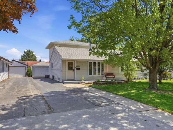 8753 S Kostner Ave, Hometown, IL 60456