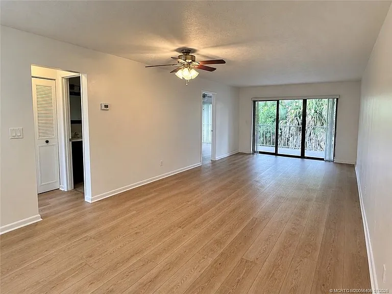615 Oleander St #201 — Photo 1