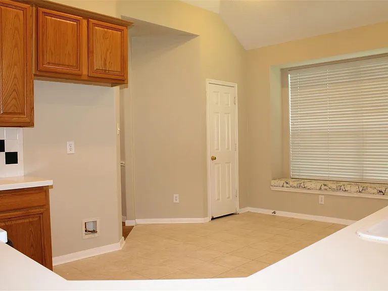 3623 Chatwood Dr — Photo 7