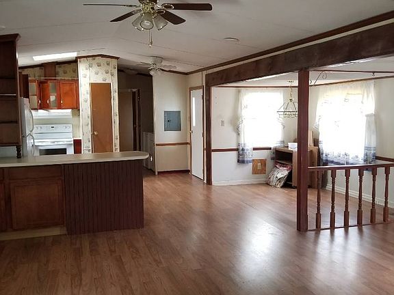 5th image of 8 Petrie Ln