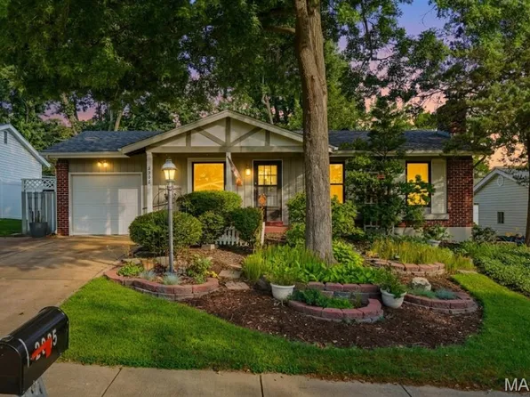 2005 Cleopatra Dr, Fenton, MO 63026