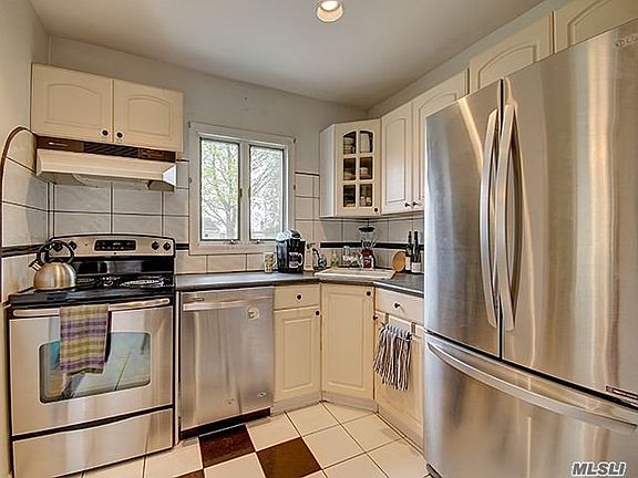 2nd image of 303 Bayard St