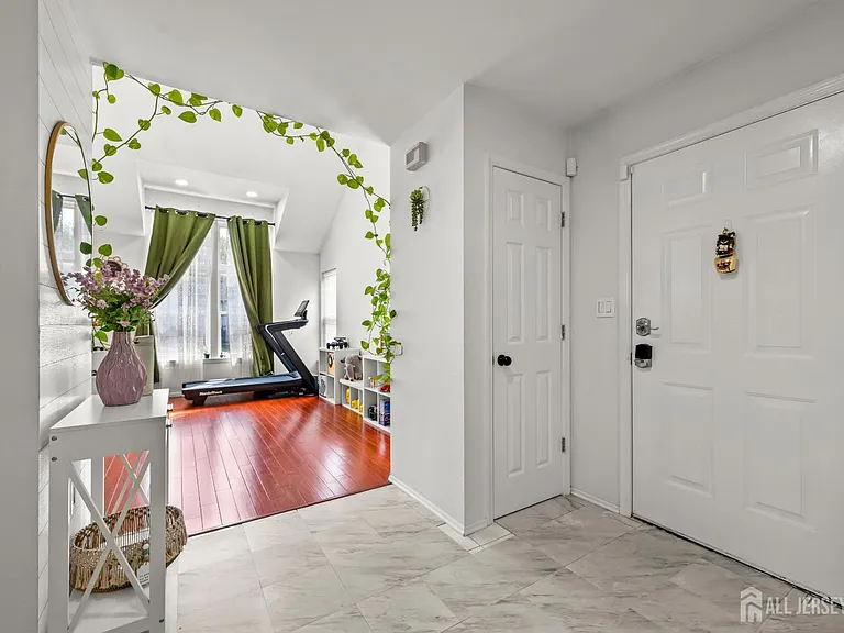 17 Parkside Dr — Photo 3