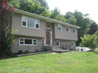 3 Elmwood Dr, Highland Mills, NY 10930