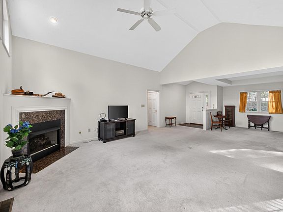 4th image of 101 Davenport Ln