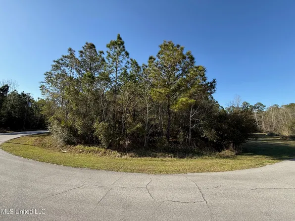 1324 Paani Ct #1, Diamondhead, MS 39525