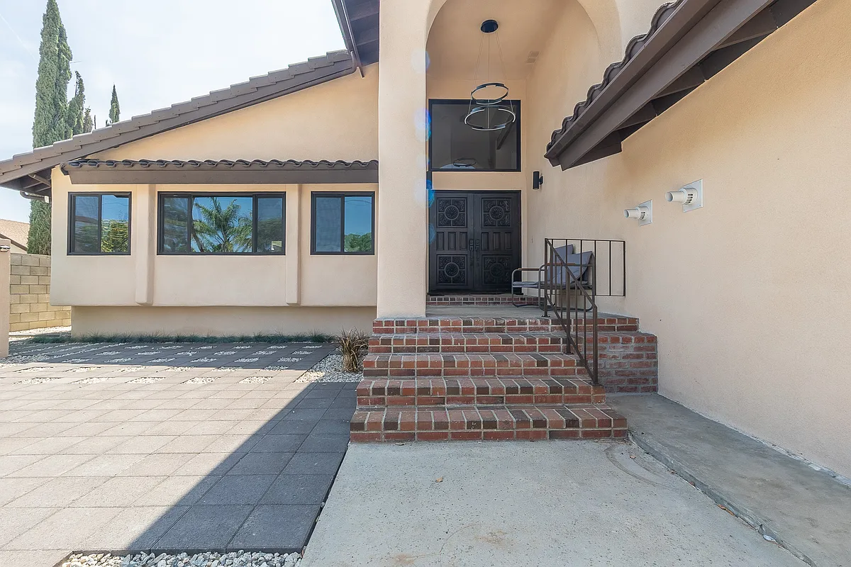 Main Entrance 20454 Strathern Ave - 20454 Strathern St