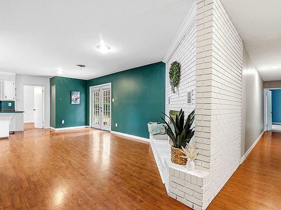 5th image of 2050 Elaine Cir