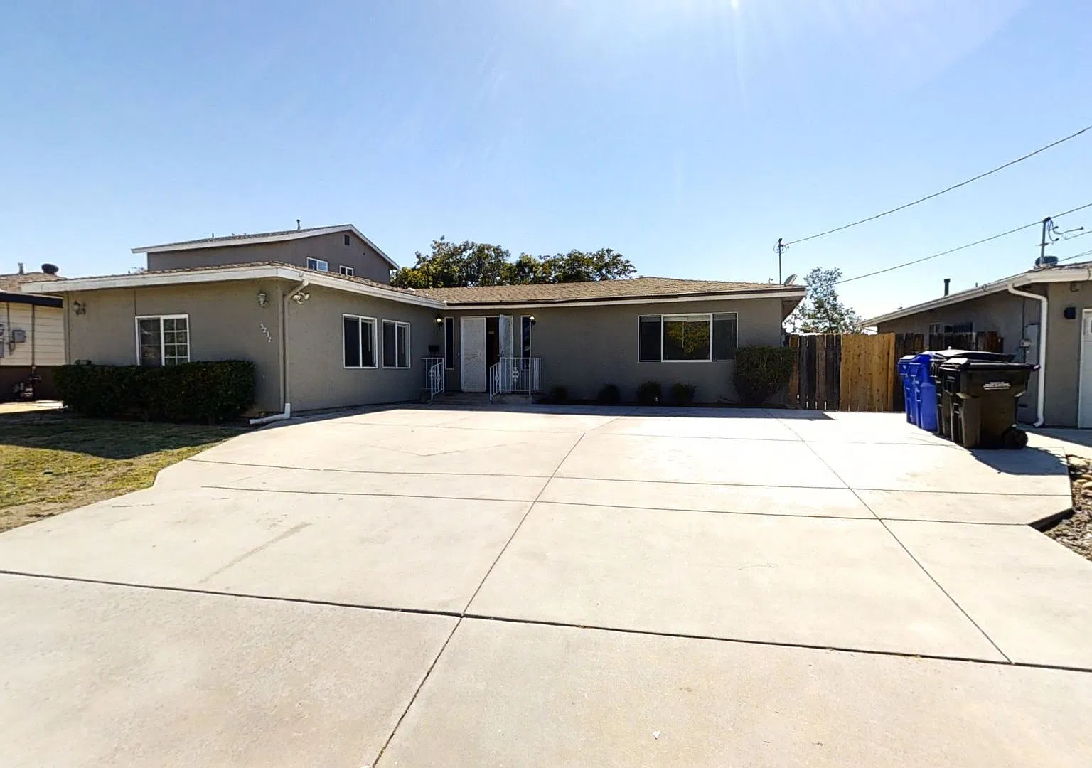 7BD/3BA, Big Driveway!! — Photo 1