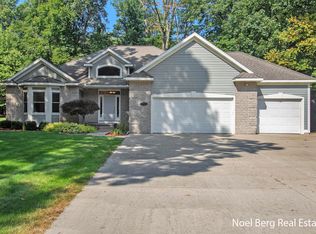 2724 Hittle Creek Dr, Fruitport, MI 49415