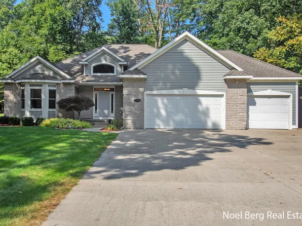 2724 Hittle Creek Dr, Fruitport, MI 49415