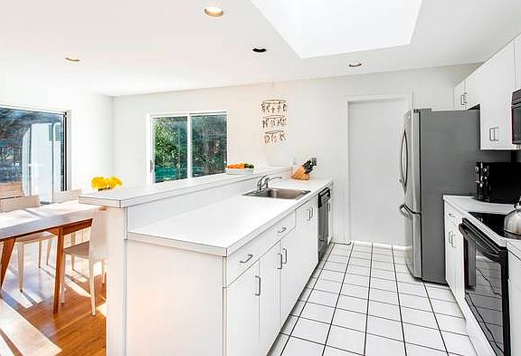 4th image of 2 Lacebark Ln