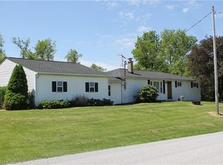 9866 Chestnut Ridge Rd, Middleport, NY 14105