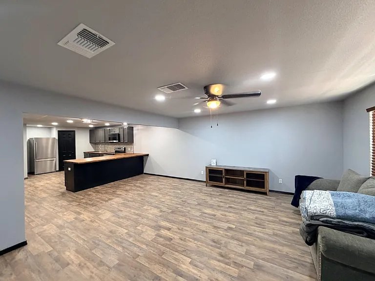 1214 College Ave — Photo 6