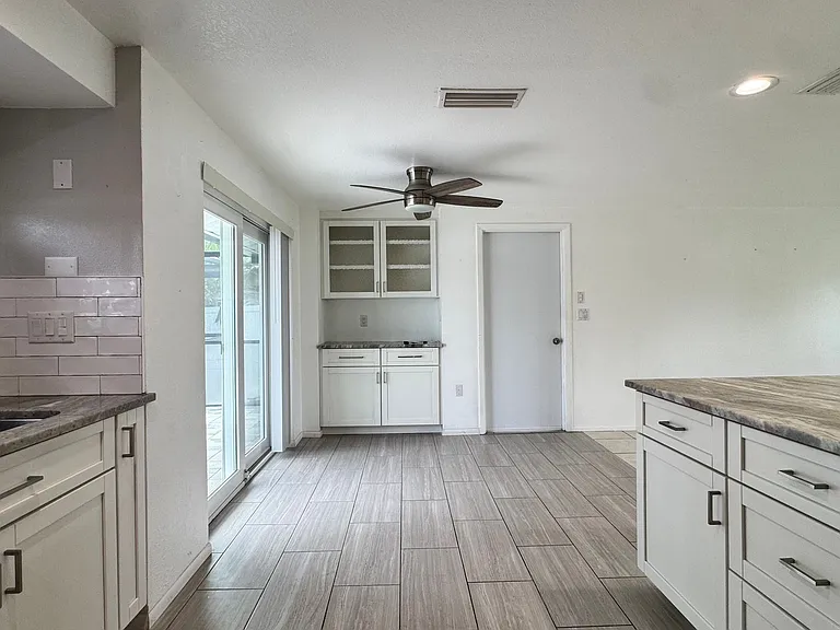 3410 Bay St — Photo 10