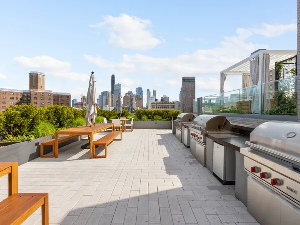 180 Front Street image 13 of 25