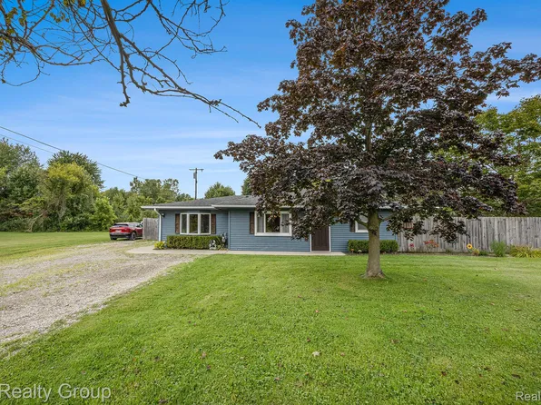 7520 Starville Rd, Cottrellville, MI 48039