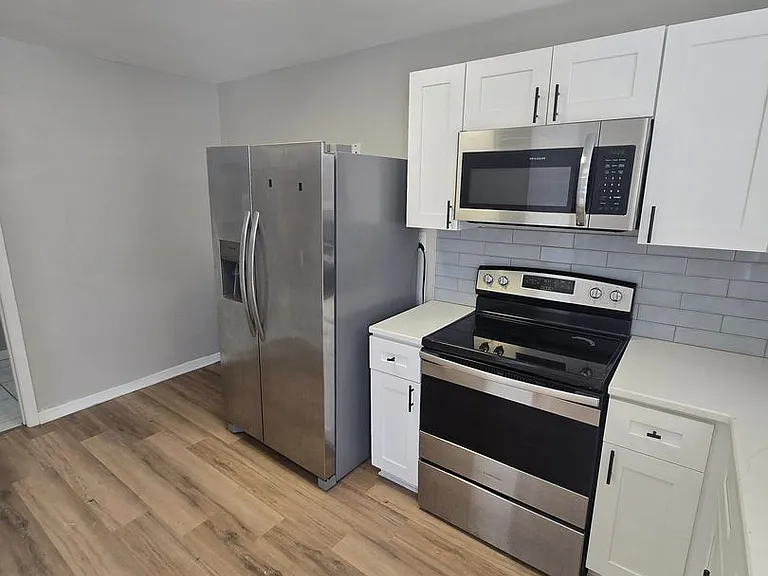 2406 E Clark St — Photo 16