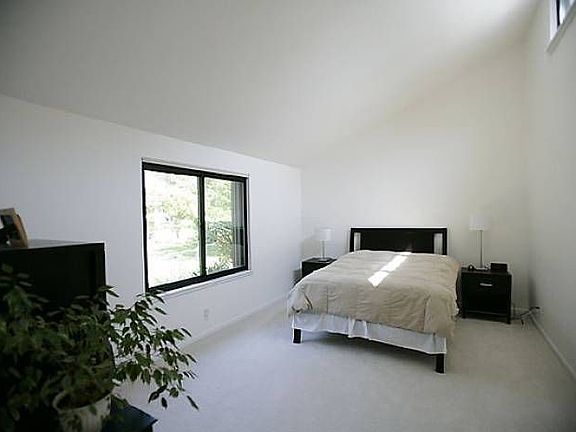 Master BR , high ceiling