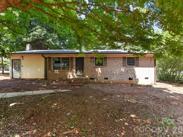 1393 Field Cir, Hickory, NC 28602