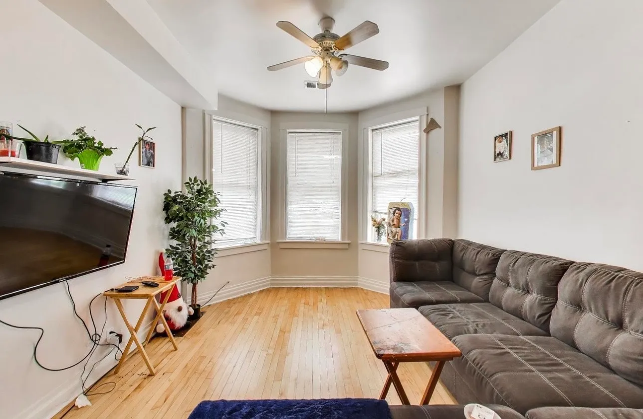 5 bed, 2240 sqft, $2,800 — Photo 1