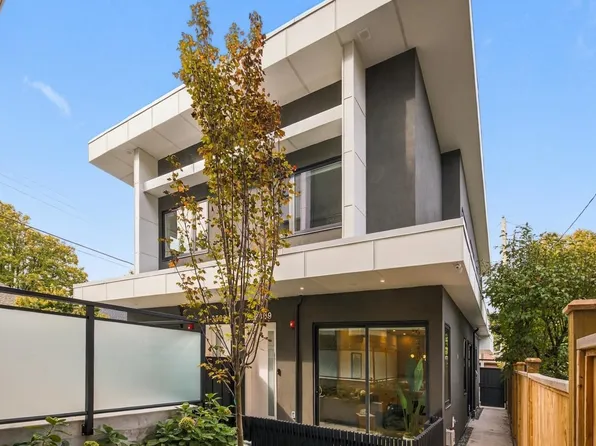 2509 Kitchener St #2, Vancouver, BC V5K 3C7