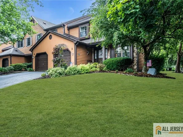 1 Manor Dr, Hillsborough, NJ 08844