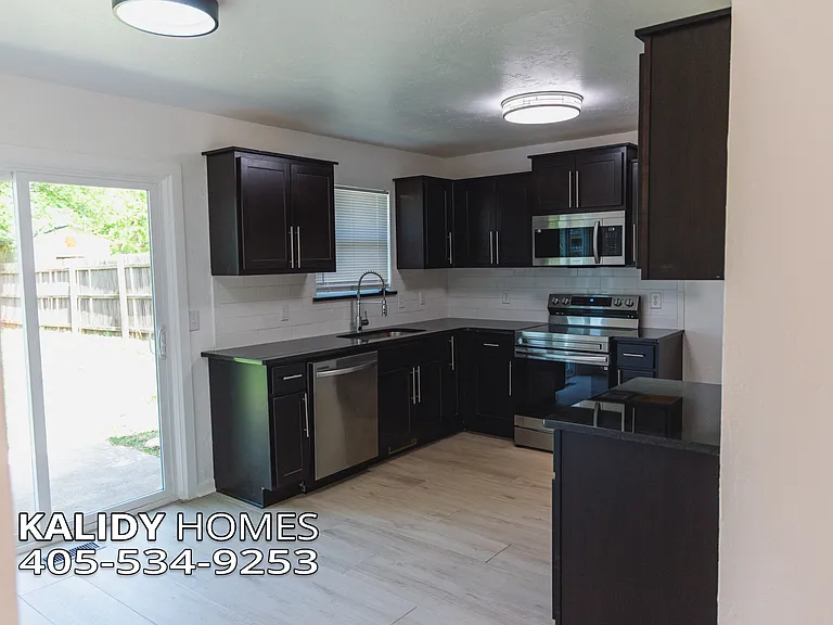 221 W Wayne St — Photo 4