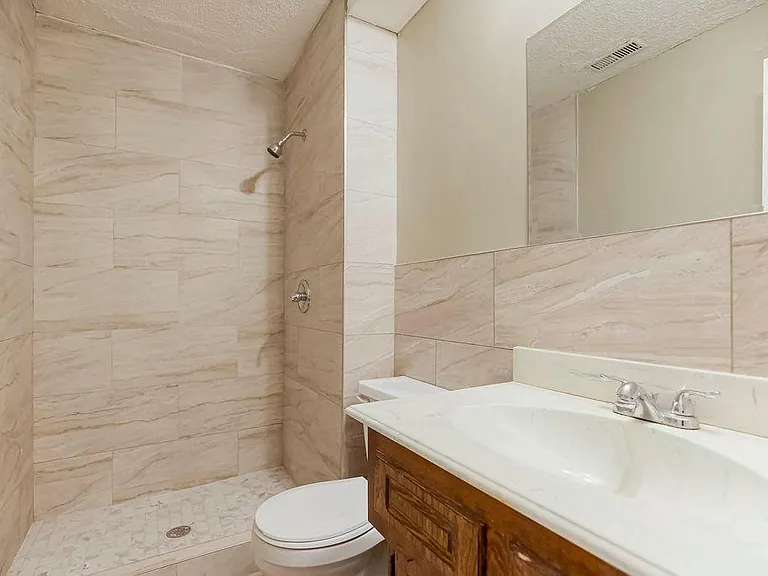 15021 W 150th Ter — Photo 17
