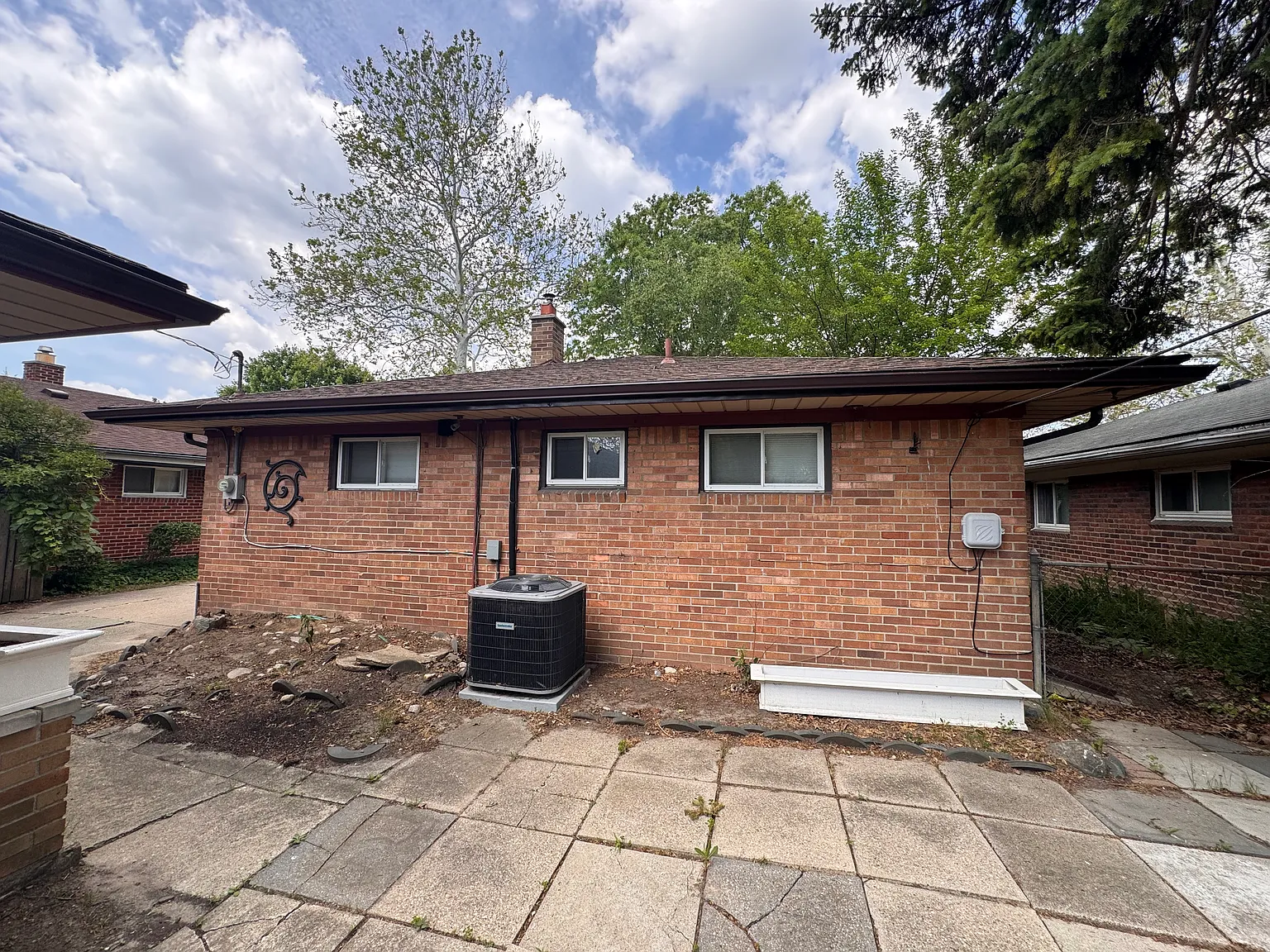3 bed, 1080 sqft, $1,850 — Photo 2