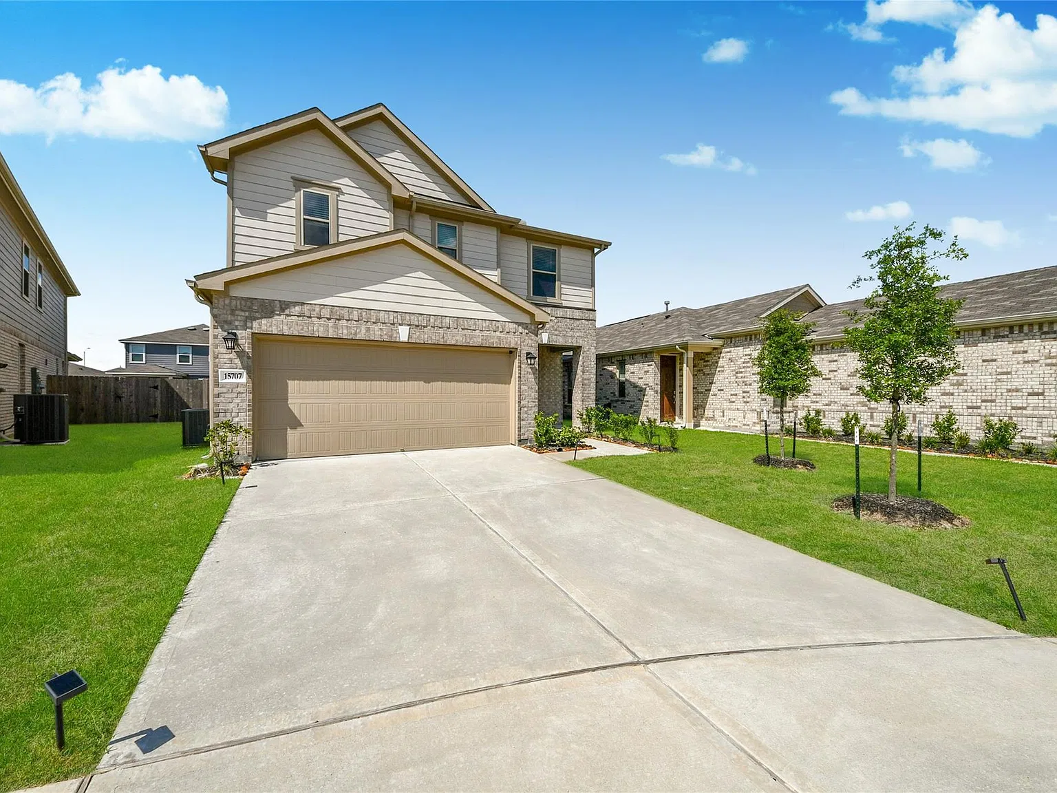 3 bed, 2.5 bath, 2210 sqft, $2,650 — Photo 3