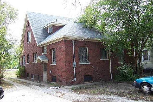 2nd image of 624 E Raymond St